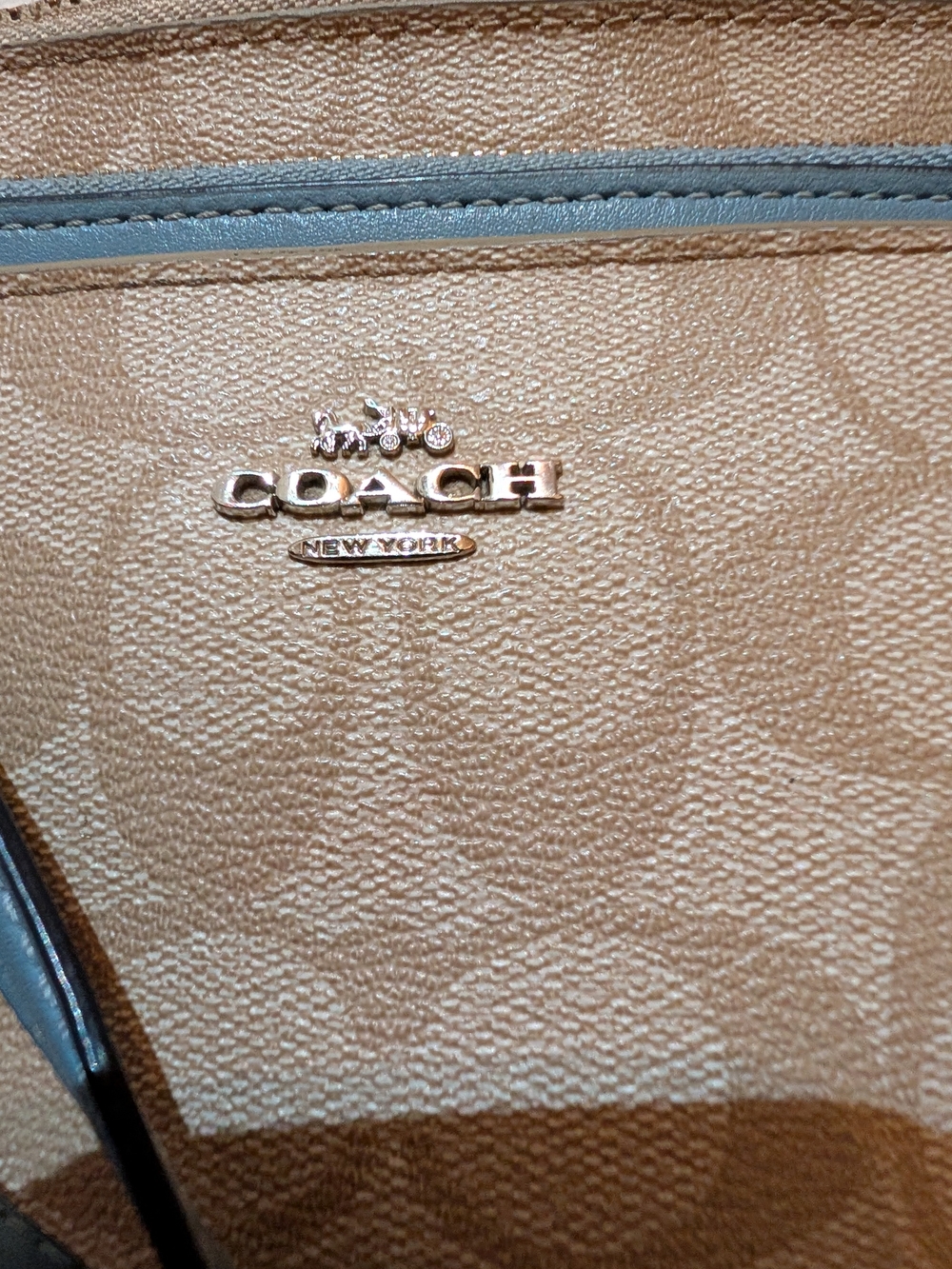 Coach - Beige Pebbled Leather Crossbody bag with Logo Monogram And Blue